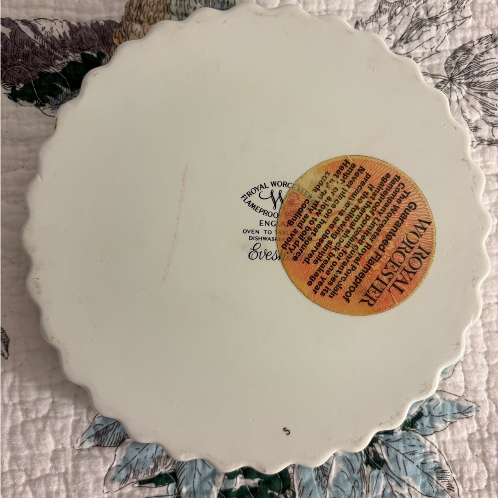 Royal Worcester Fruit Motif Pie Dish with Gold Trim - Picture 2 of 2